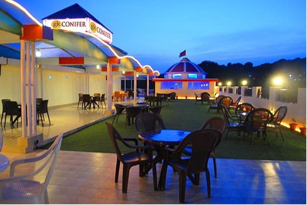 Treebo Trend Gk Conifer Hotel Dharamshala Exterior foto